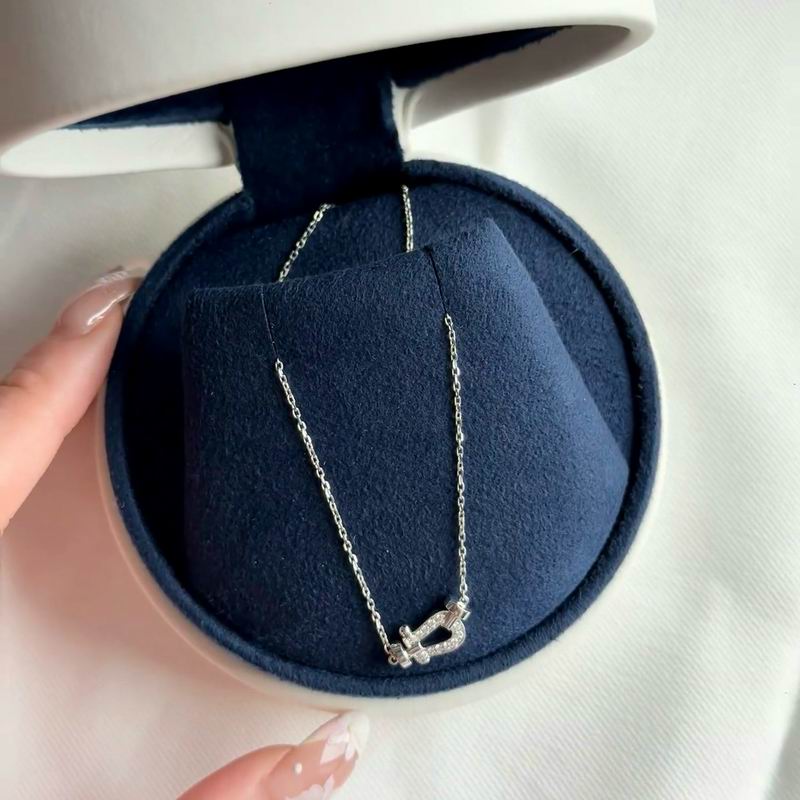 Fred Necklace 07yxs09
